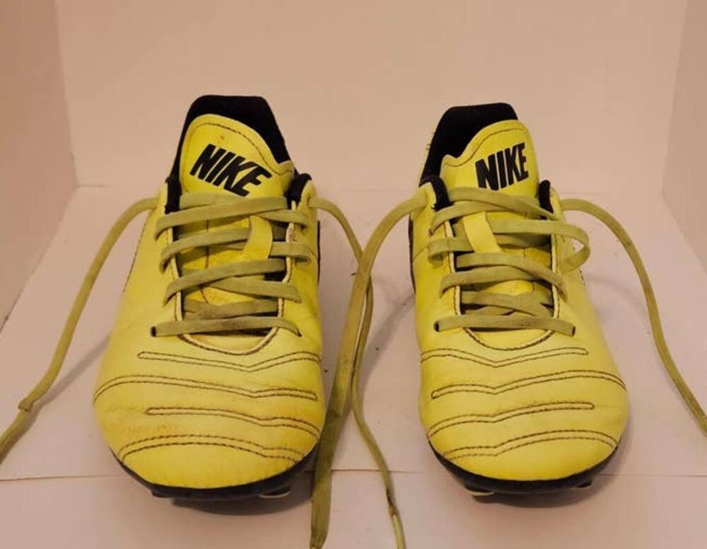 Nike Tempo Soccer Cleats Yellow & Black Size 4.5 Youth